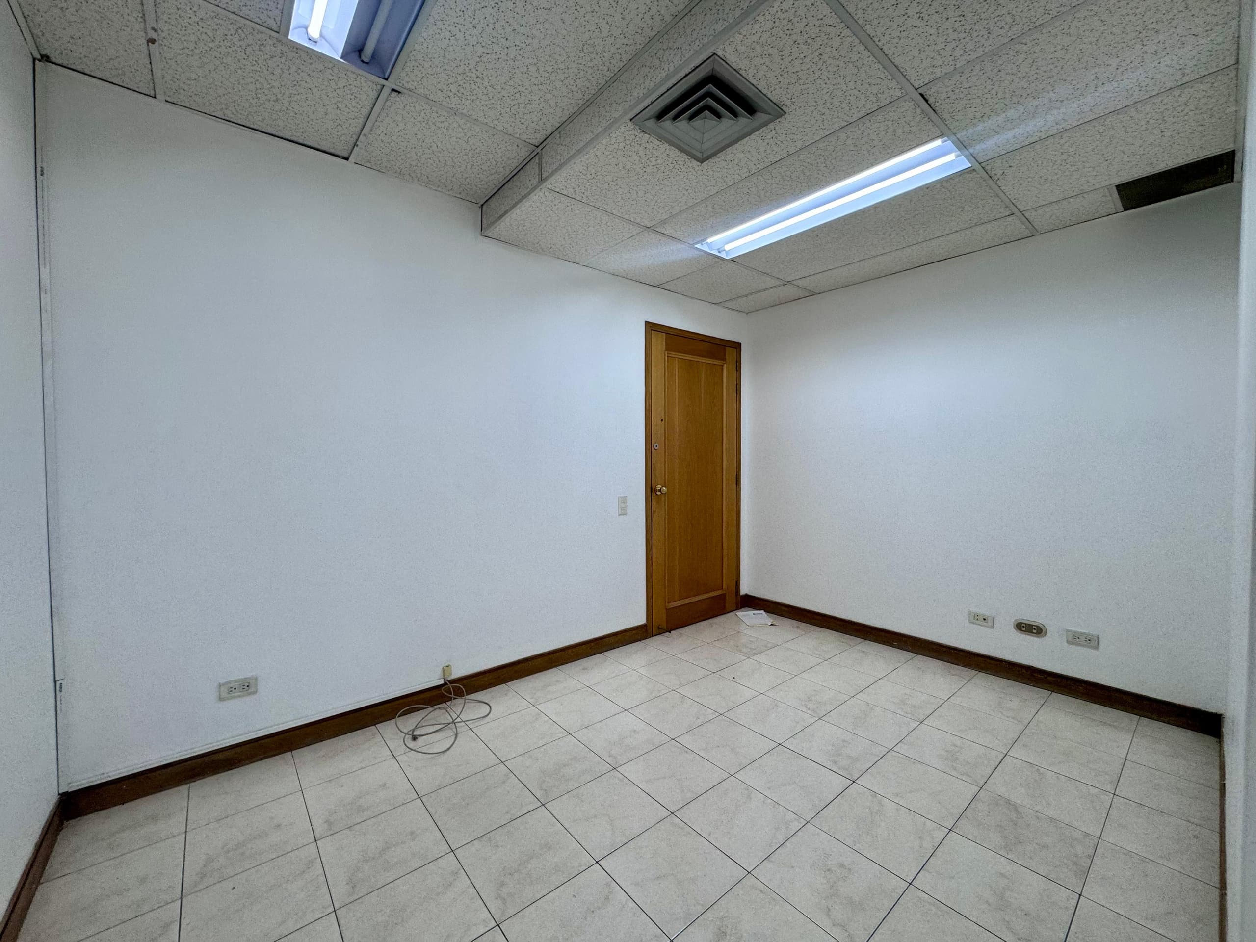 Oficina en arriendo en Milla De Oro, El Poblado, Medellín — foto 3 de 9