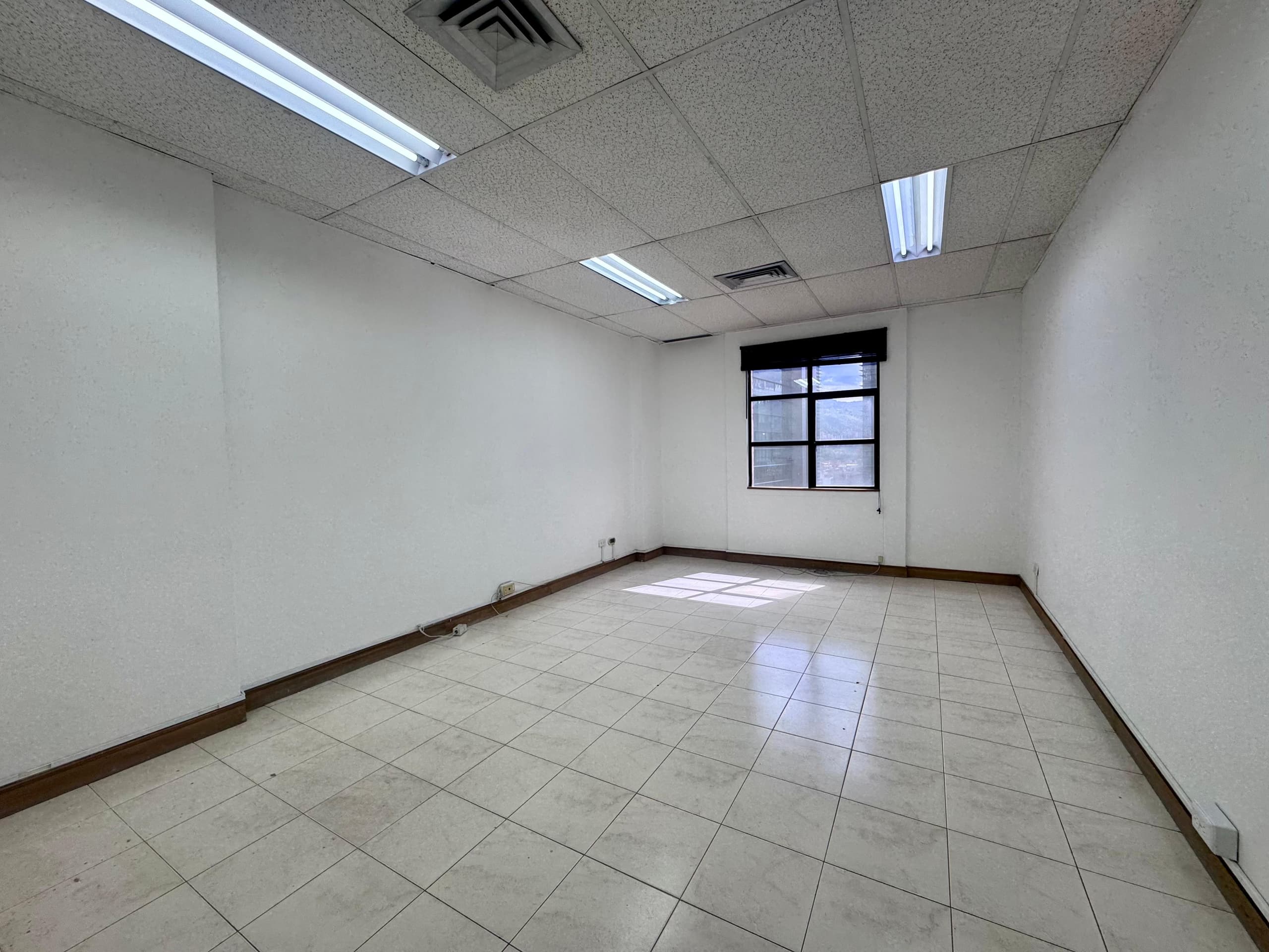 Oficina en arriendo en Milla De Oro, El Poblado, Medellín — foto 5 de 9