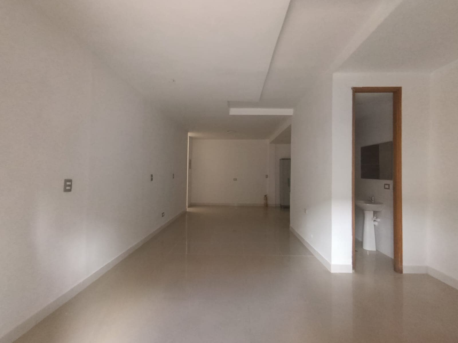 Local en arriendo en Los Colores, Laureles, Medellín — foto 1 de 6