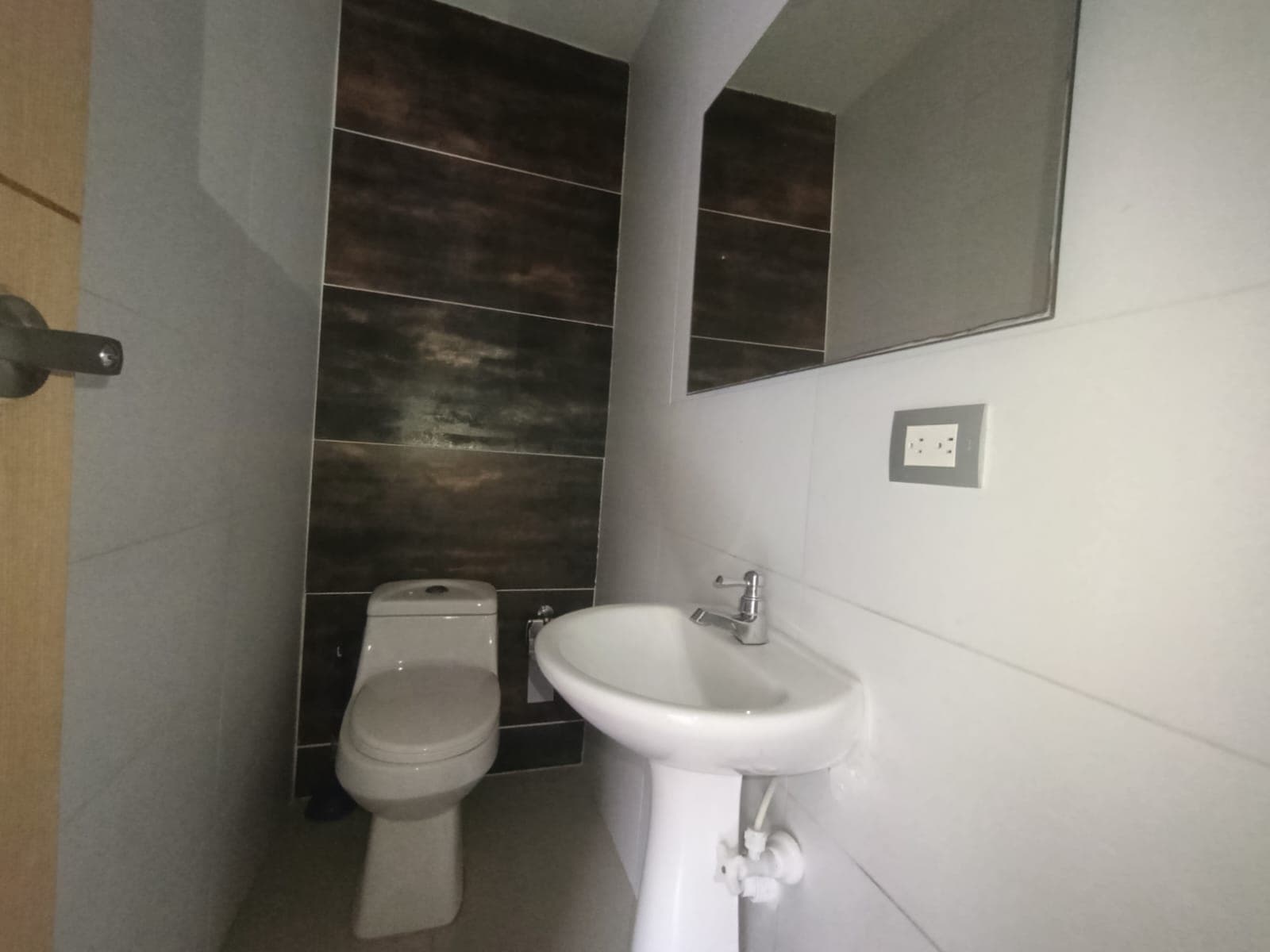 Local en arriendo en Los Colores, Laureles, Medellín — foto 4 de 6