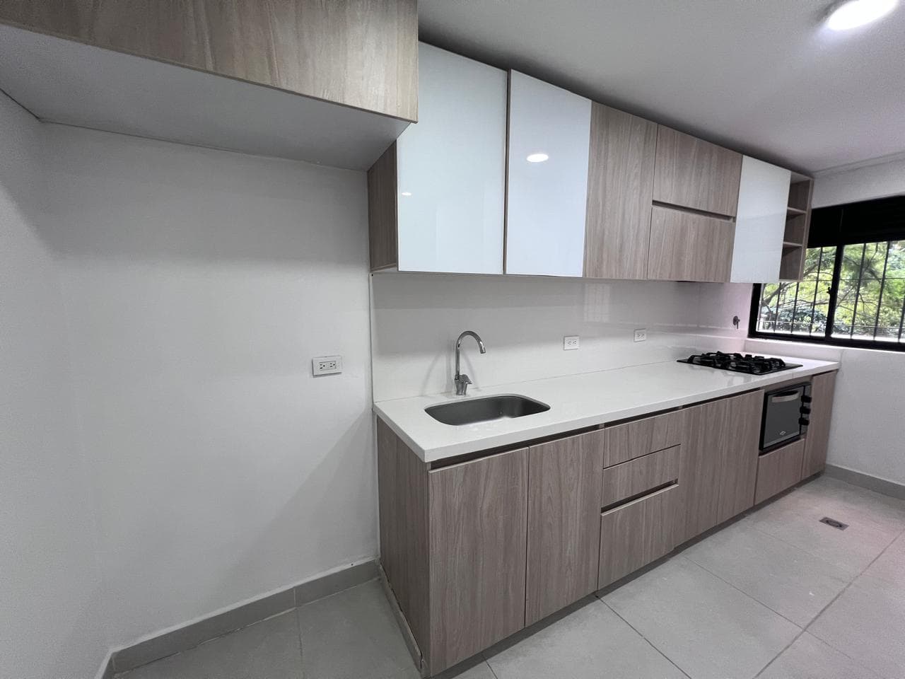 Apartamento en arriendo en El Tesoro, El Poblado, Medellín — foto 1 de 20