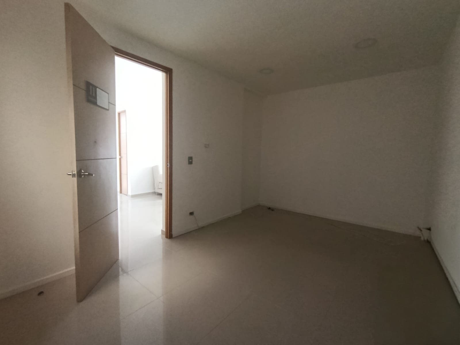 Oficina en arriendo en Los Colores, Laureles, Medellín — foto 3 de 10
