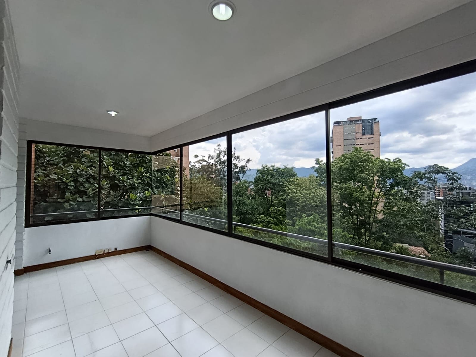 Apartamento en arriendo en El Tesoro, El Poblado, Medellín — foto 2 de 20