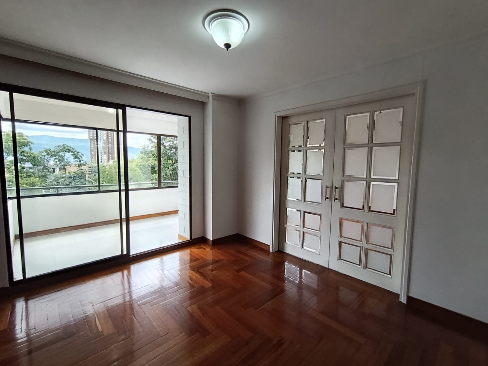 Apartamento en arriendo en El Tesoro, El Poblado, Medellín — foto 5 de 20