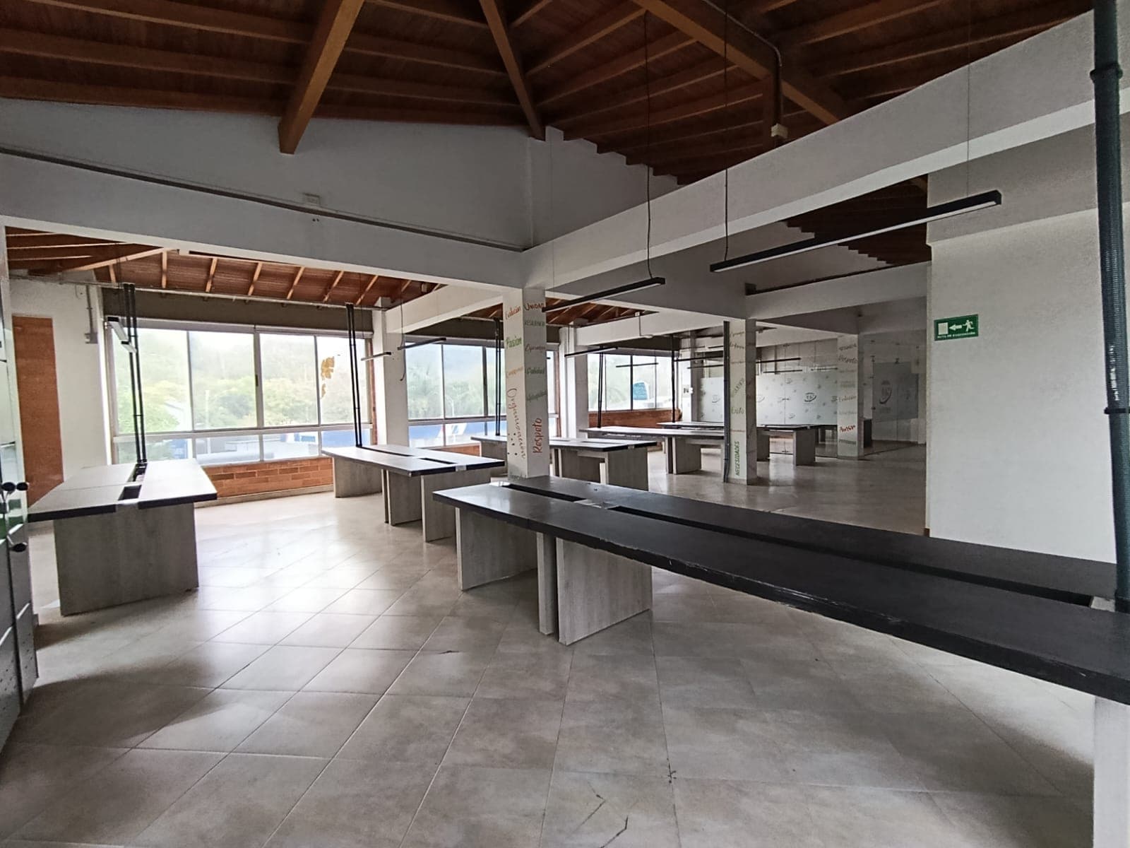 Oficina en arriendo en El Chagualo, Centro, Medellín — foto 2 de 17