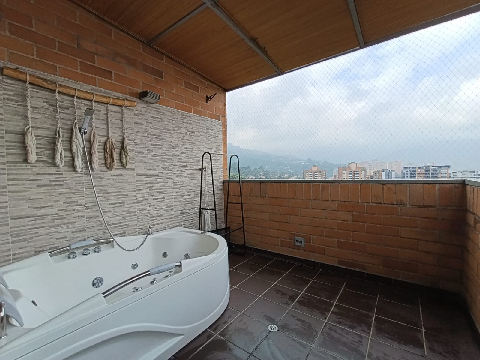 Apartamento en arriendo en Loma Del Esmeraldal, Envigado — foto 1 de 20