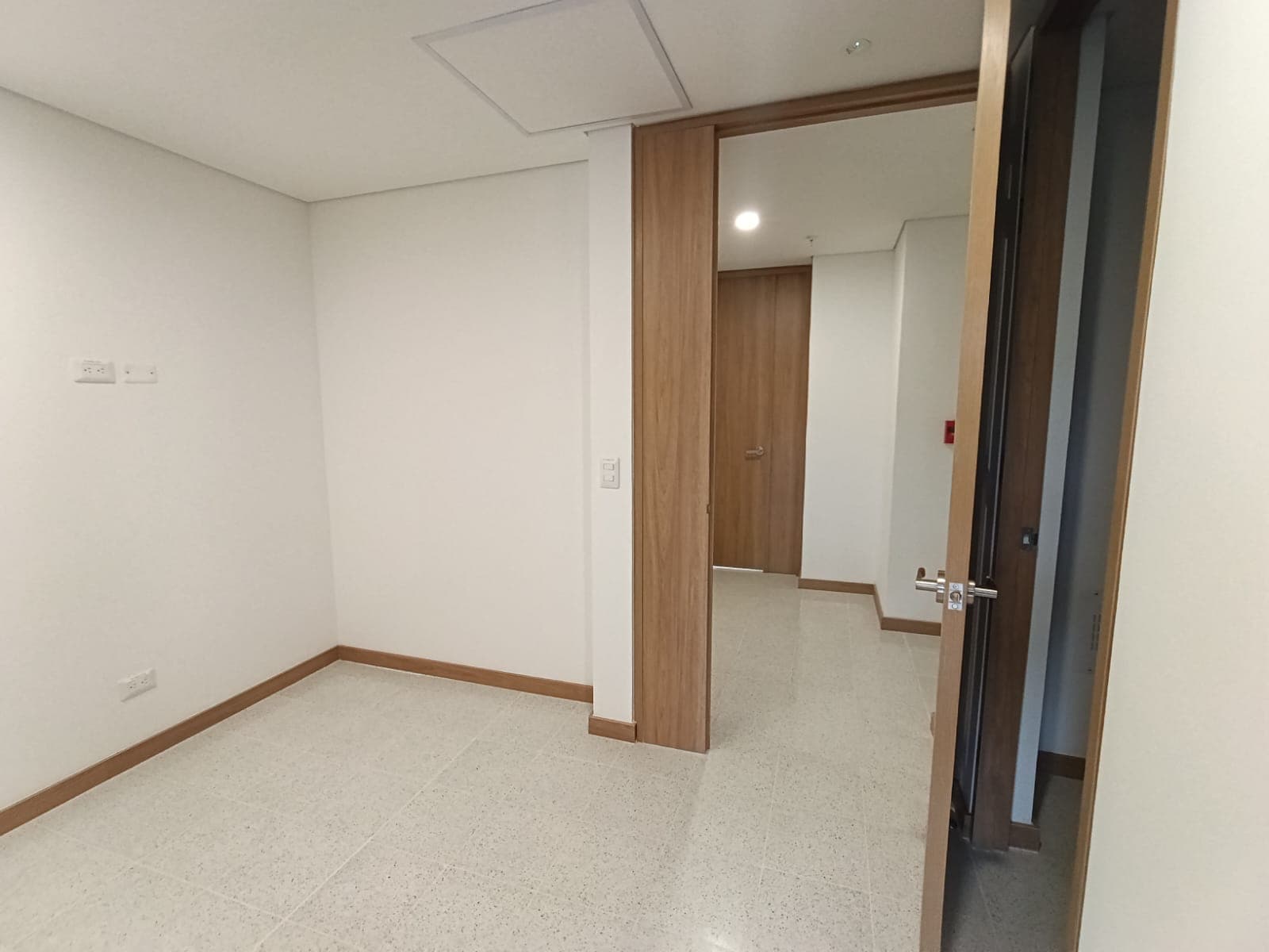 Consultorio en arriendo en Los Pinos, La America, Medellín — foto 2 de 16