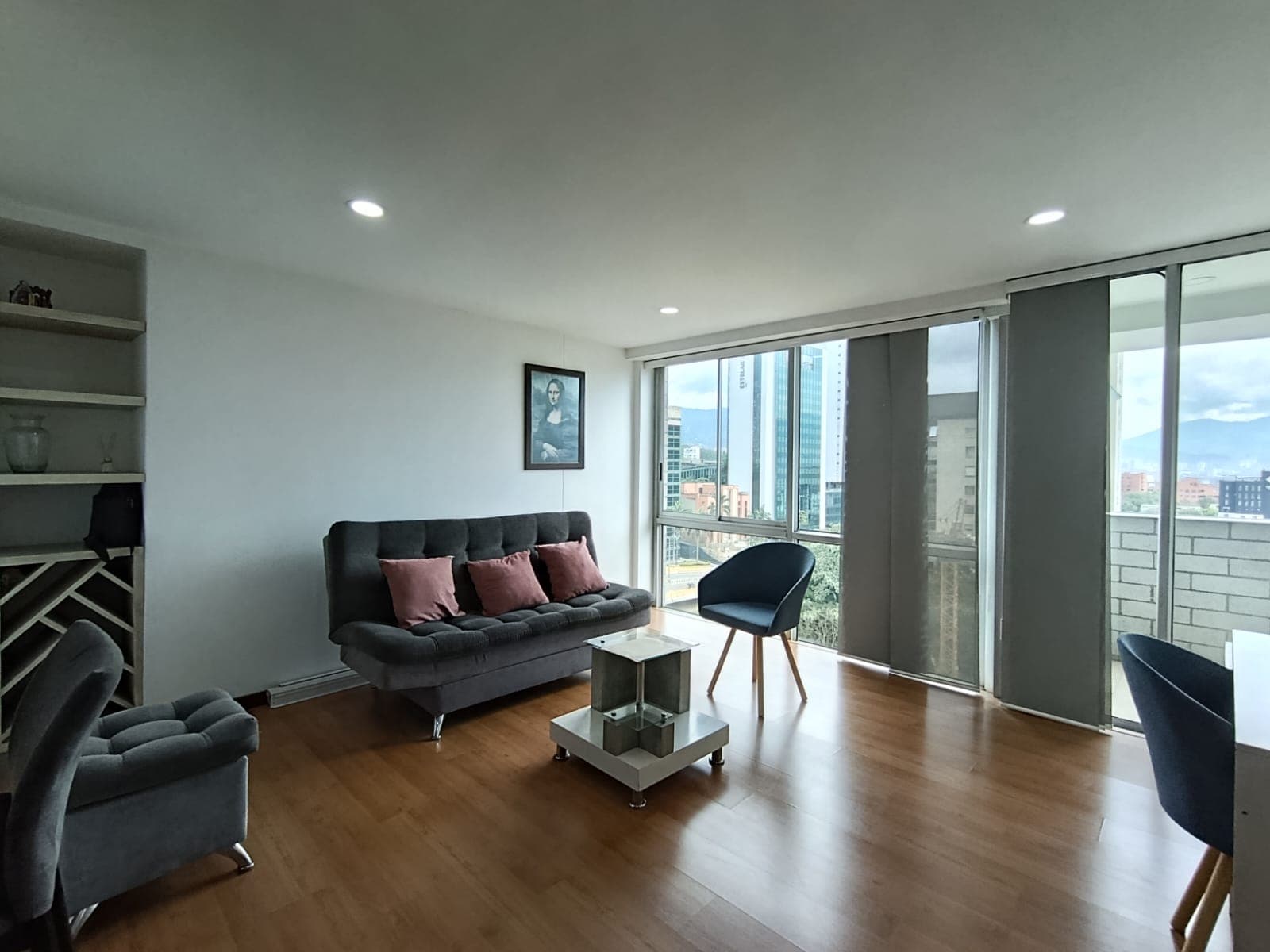 Apartaestudio en arriendo en Aguacatala, El Poblado, Medellín — foto 1 de 10