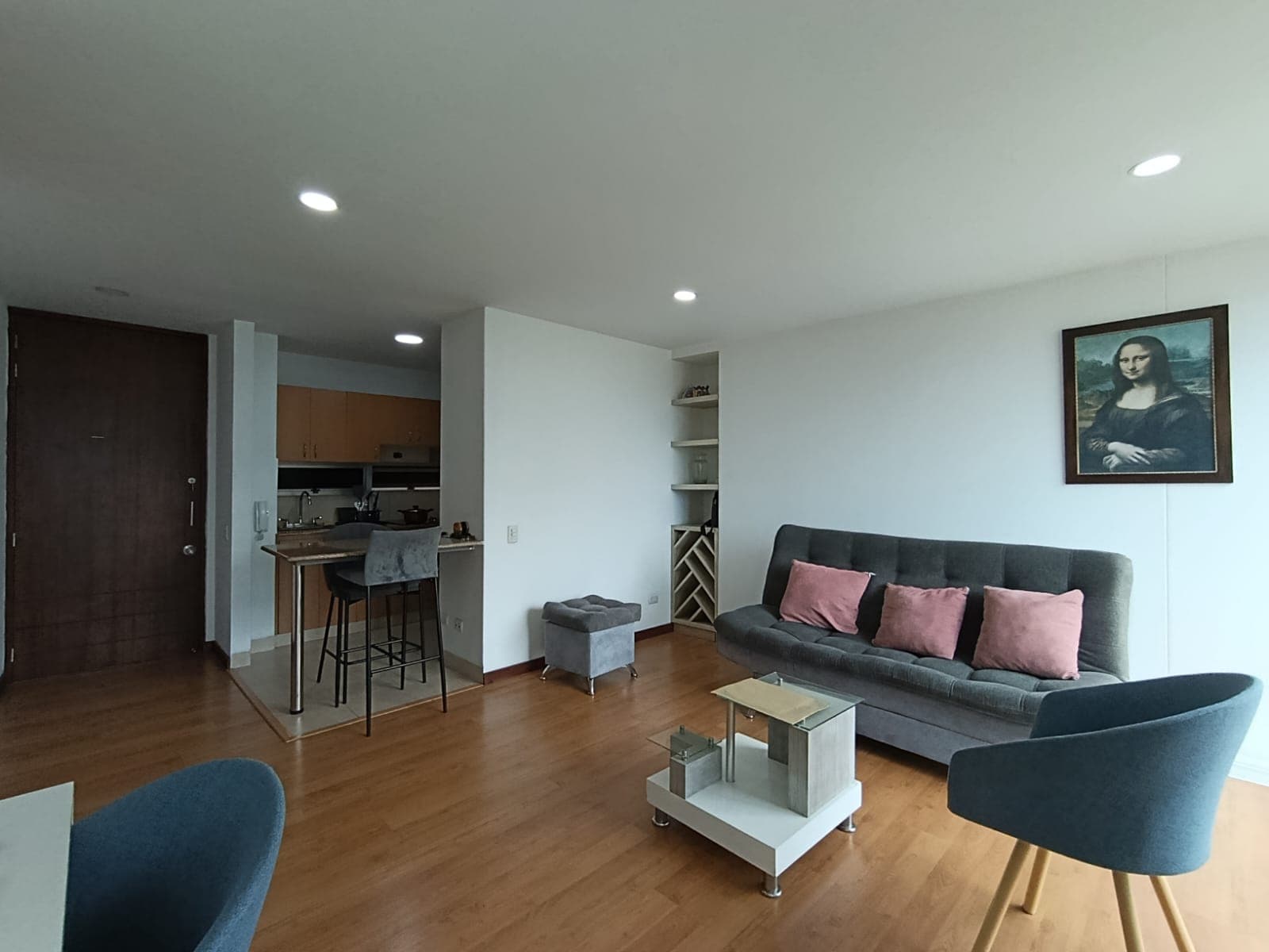 Apartaestudio en arriendo en Aguacatala, El Poblado, Medellín — foto 2 de 10