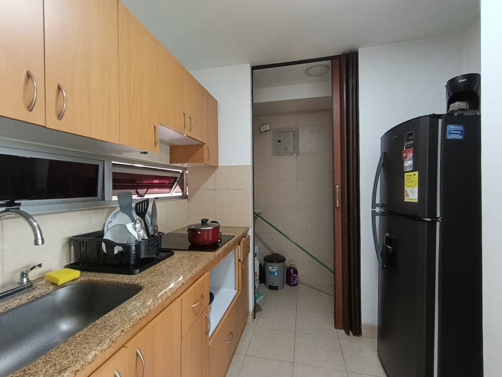 Apartaestudio en arriendo en Aguacatala, El Poblado, Medellín — foto 4 de 10