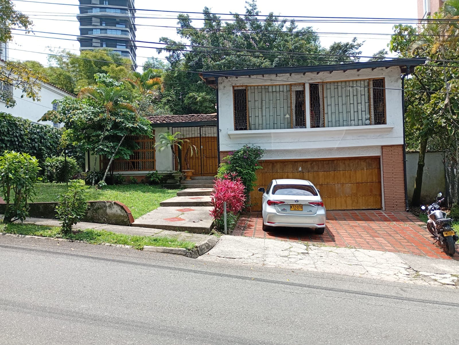 Casa Comercial en arriendo en Las Lomas, El Poblado, Medellín — foto 1 de 20
