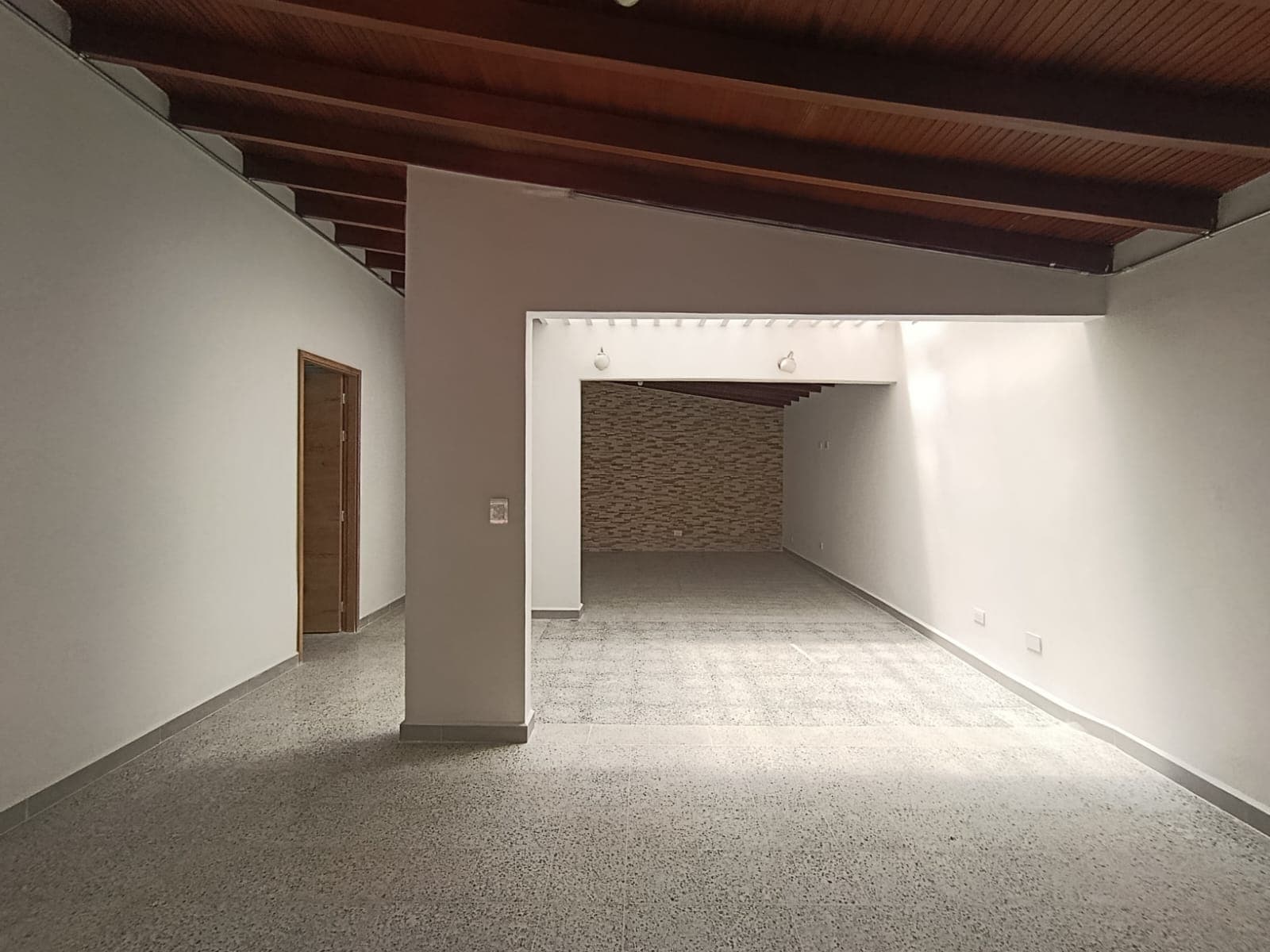 Casa Vivienda en arriendo en El Velódromo, Laureles, Medellín — foto 1 de 20