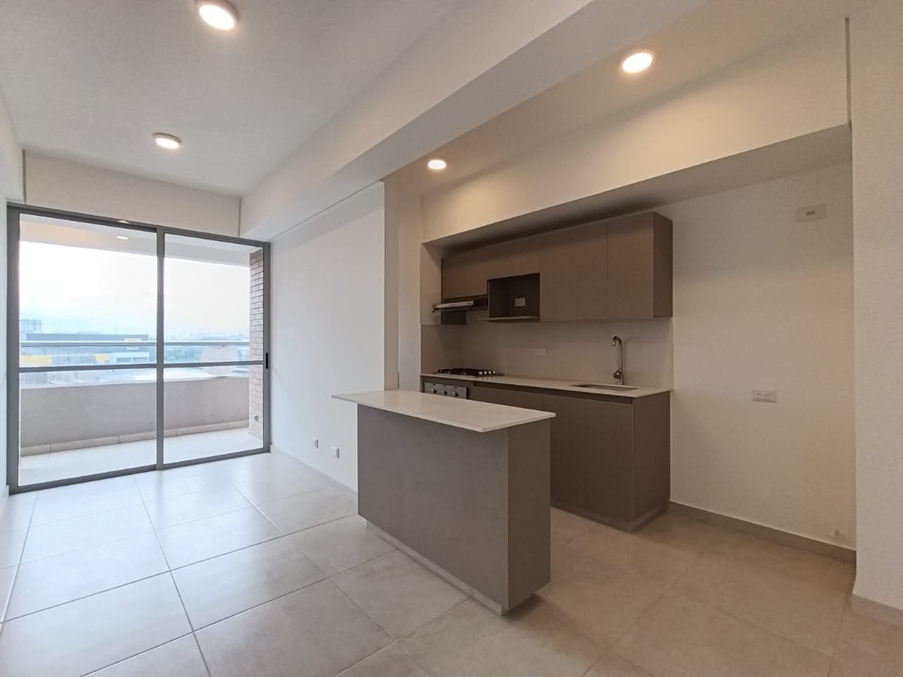 Apartamento en arriendo en Jardines, Envigado — foto 1 de 19