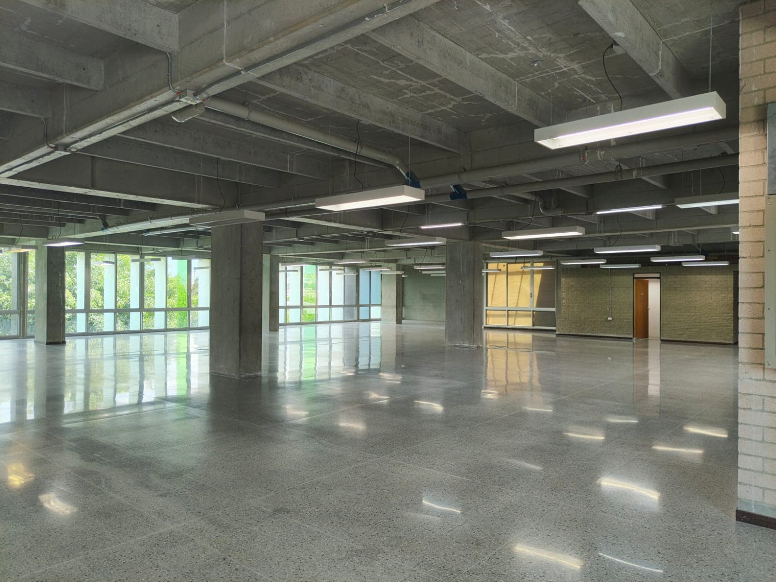 Oficina en arriendo en Guayabal, Medellín — foto 5 de 8