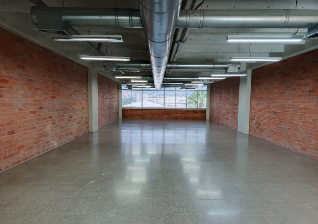 Oficina en arriendo en Santa Fé, Guayabal, Medellín — foto 1 de 4