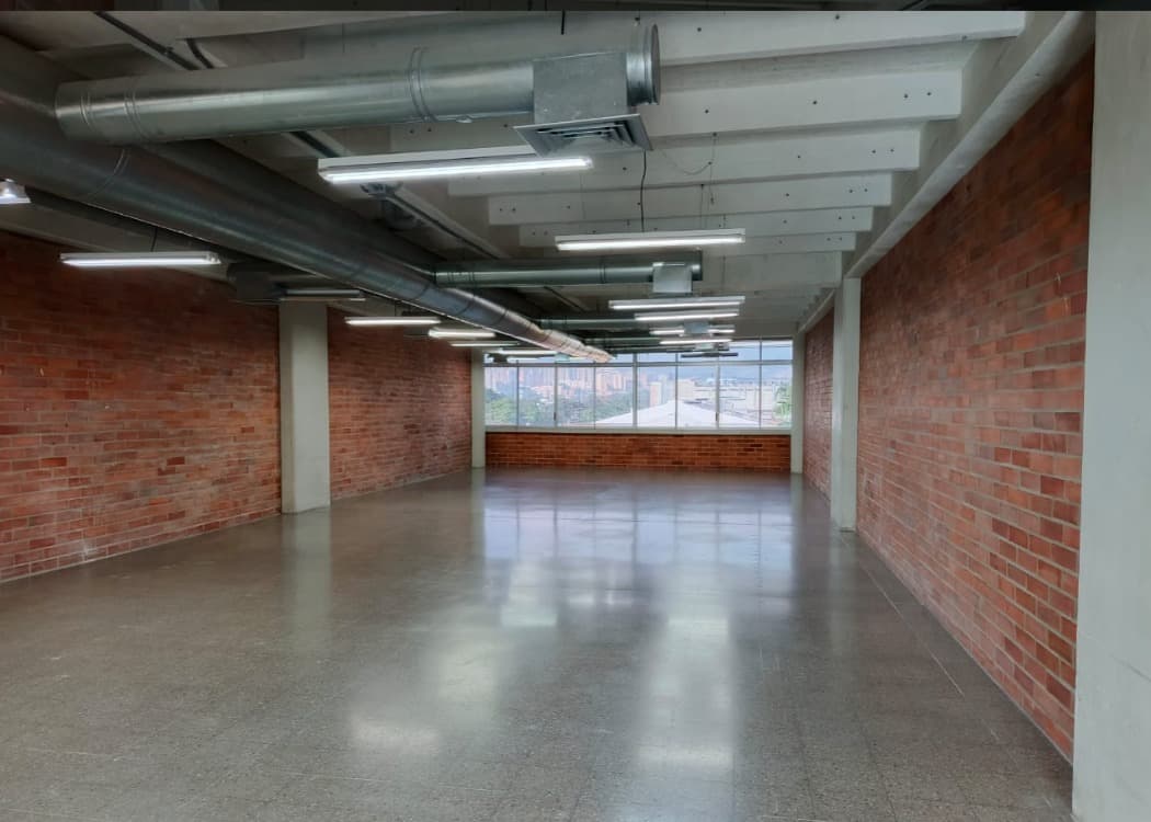Oficina en arriendo en Santa Fé, Guayabal, Medellín — foto 2 de 4