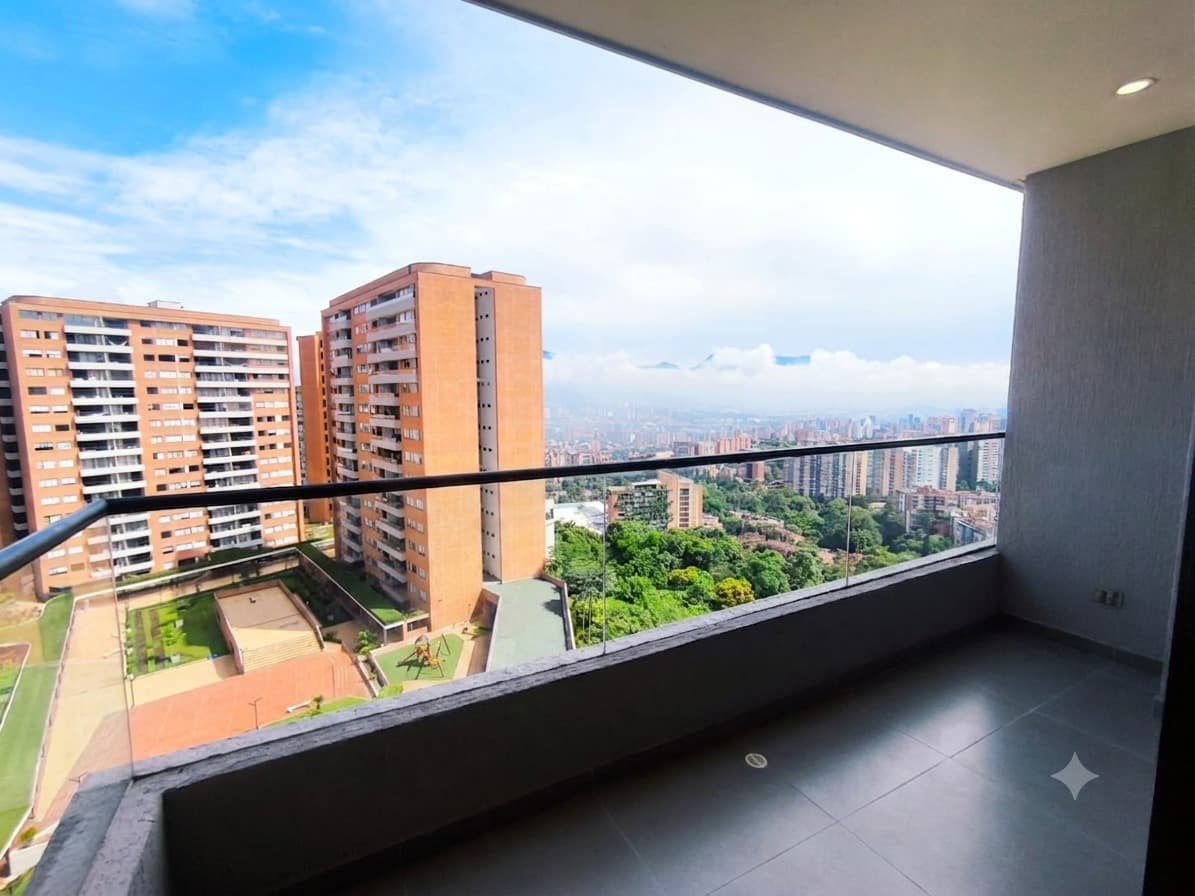 Apartaestudio en arriendo en Loma Del Escobero, Envigado — foto 1 de 15