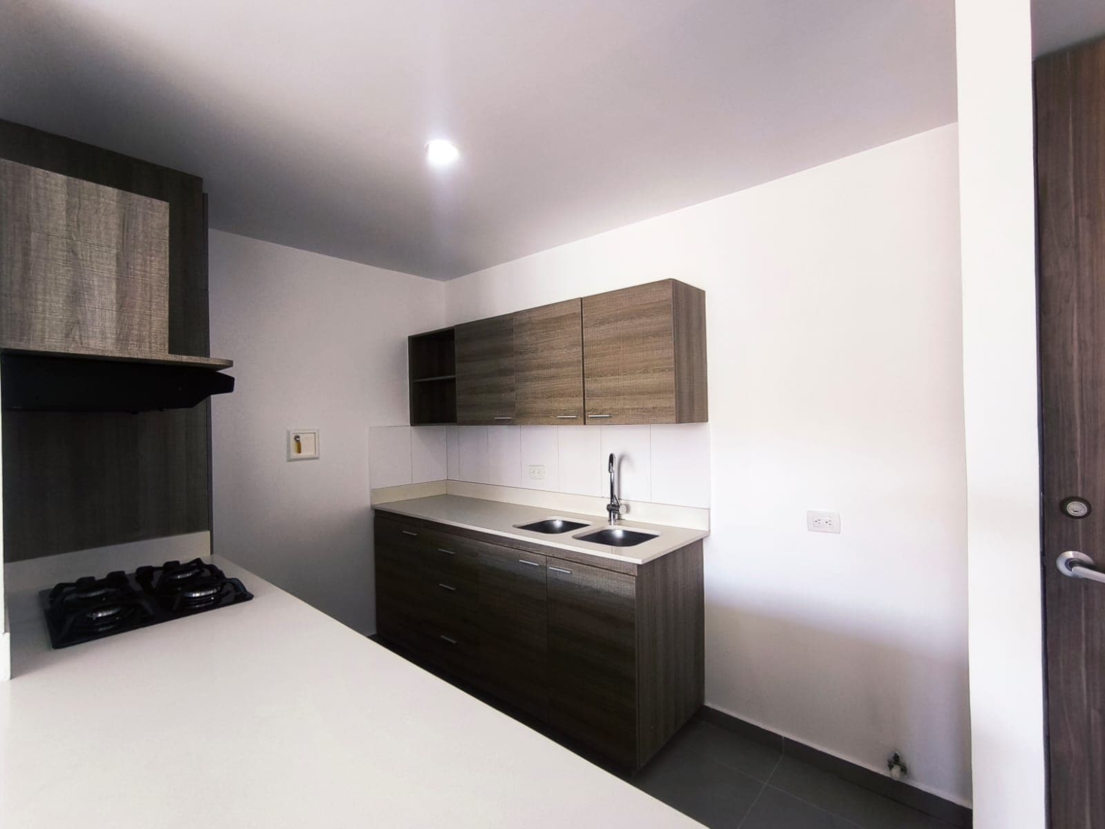 Apartaestudio en arriendo en Loma Del Escobero, Envigado — foto 5 de 15