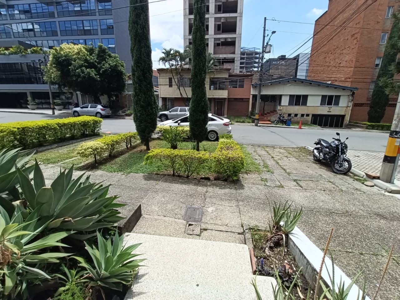 Casa Comercial en arriendo en El Nogal Los Almendros, Belen, Medellín — foto 3 de 20