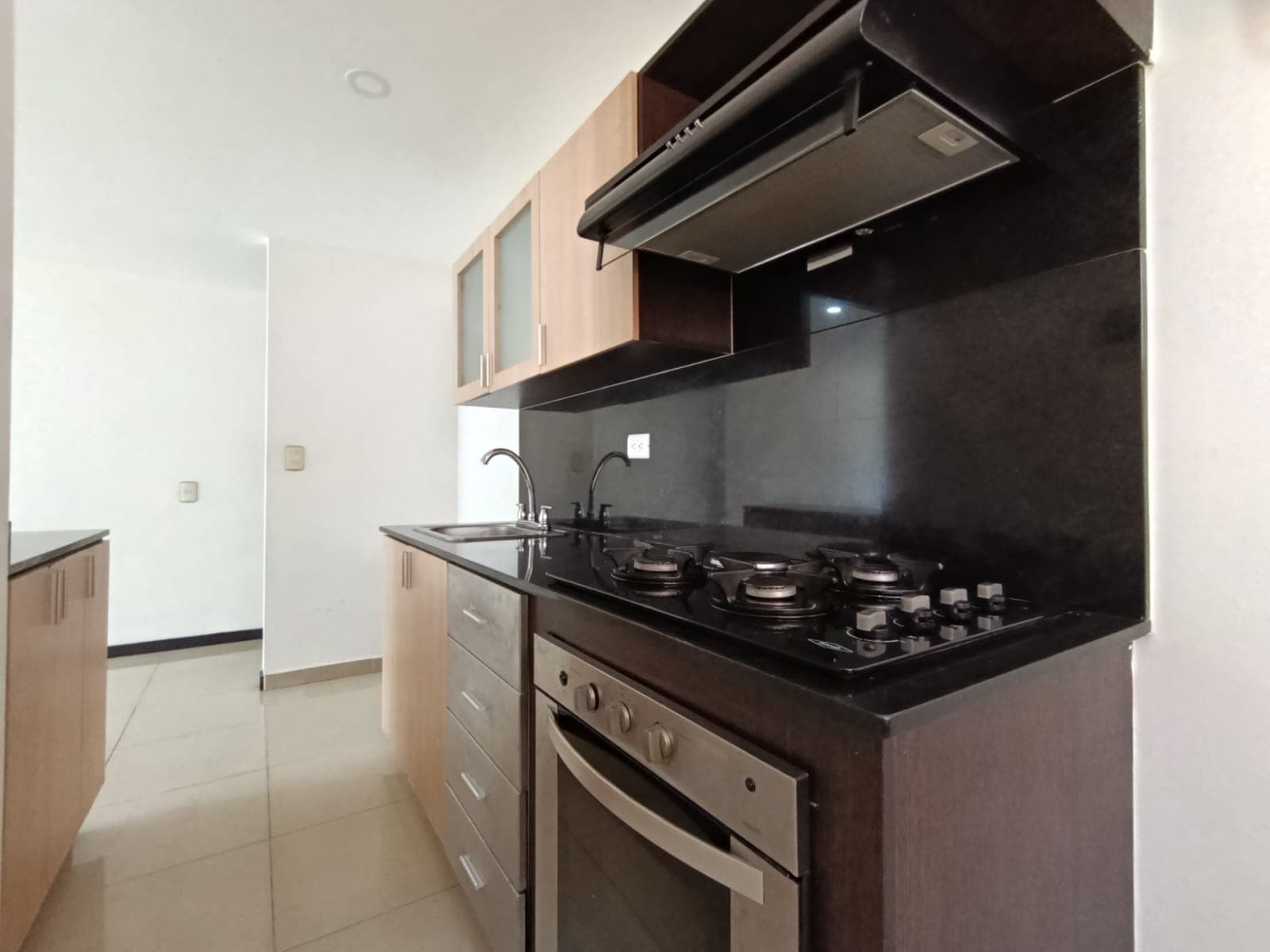 Apartamento en arriendo en Los Balsos, El Poblado, Medellín — foto 5 de 18