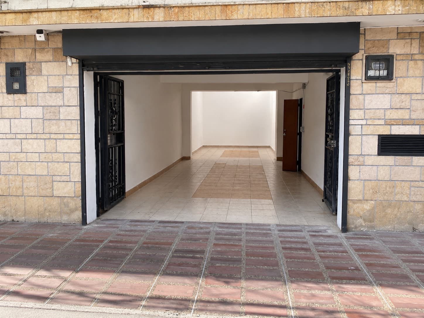 Local en arriendo en San Joaquín, Laureles, Medellín — foto 2 de 9