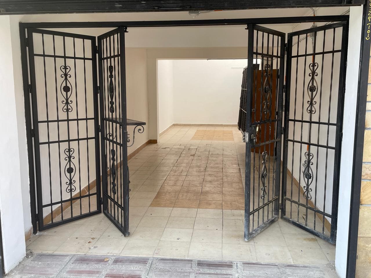 Local en arriendo en San Joaquín, Laureles, Medellín — foto 3 de 9
