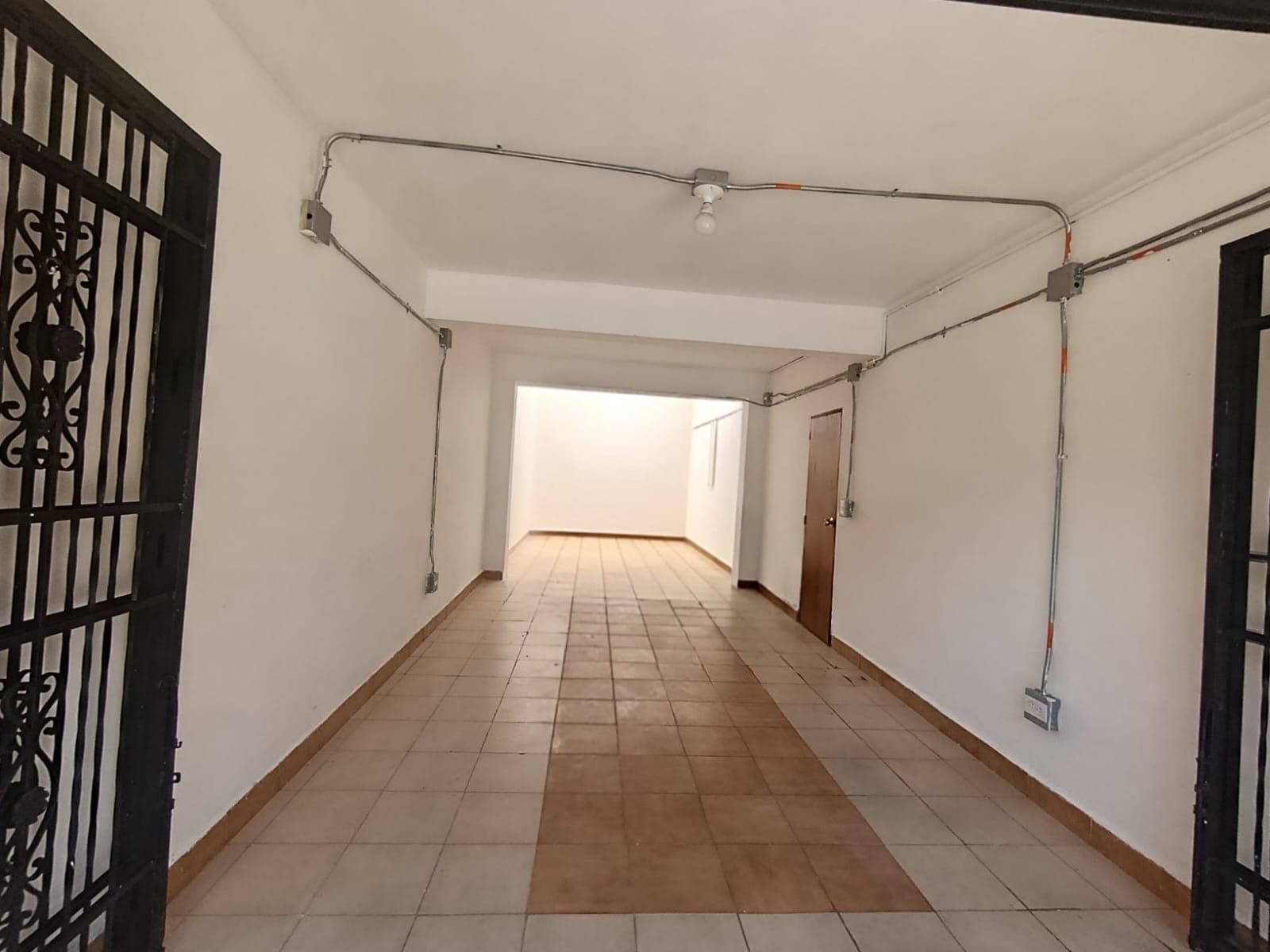 Local en arriendo en San Joaquín, Laureles, Medellín — foto 4 de 9