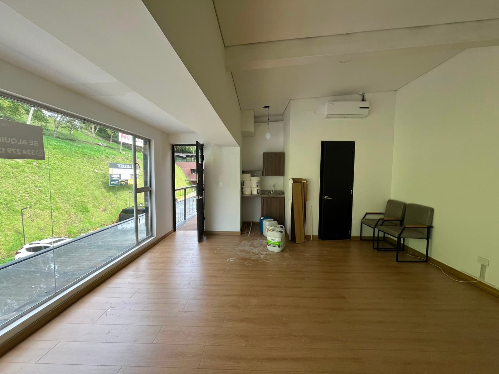 Oficina en arriendo en Retiro — foto 2 de 8