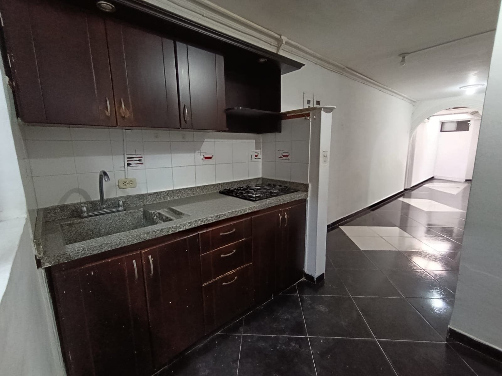 Apartamento en arriendo en La Castellana, Laureles, Medellín — foto 1 de 13