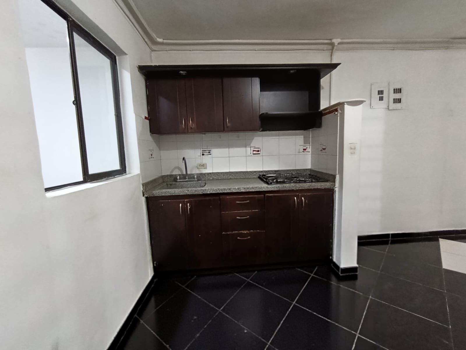 Apartamento en arriendo en La Castellana, Laureles, Medellín — foto 2 de 13