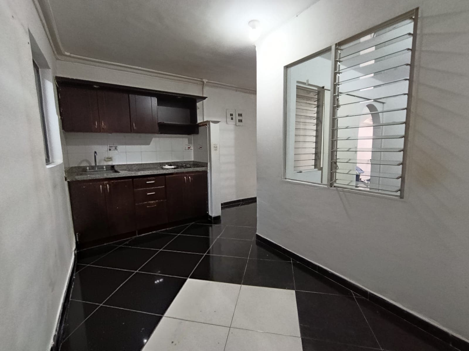 Apartamento en arriendo en La Castellana, Laureles, Medellín — foto 3 de 13