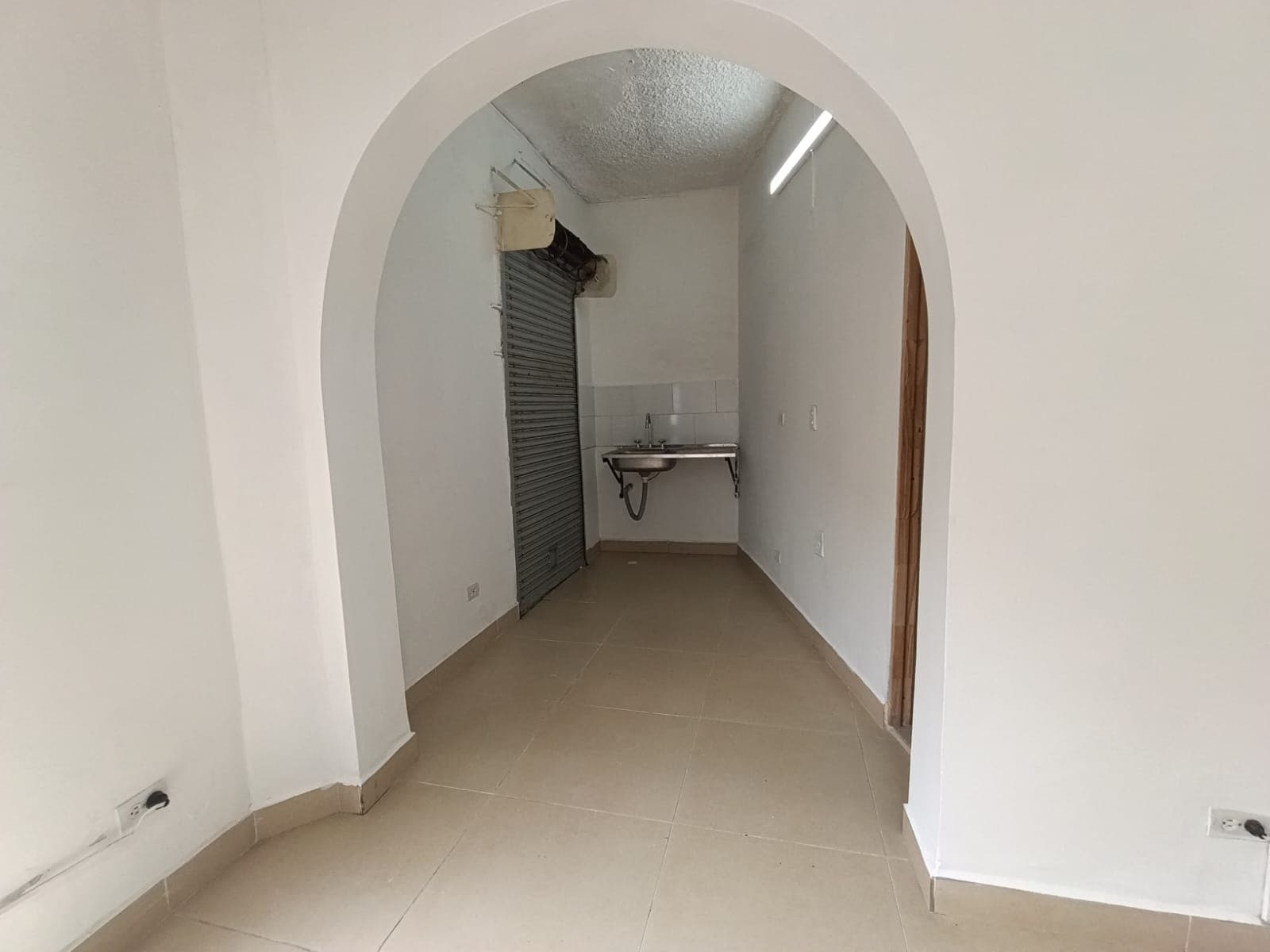 Local en arriendo en Parque De, Envigado — foto 3 de 9