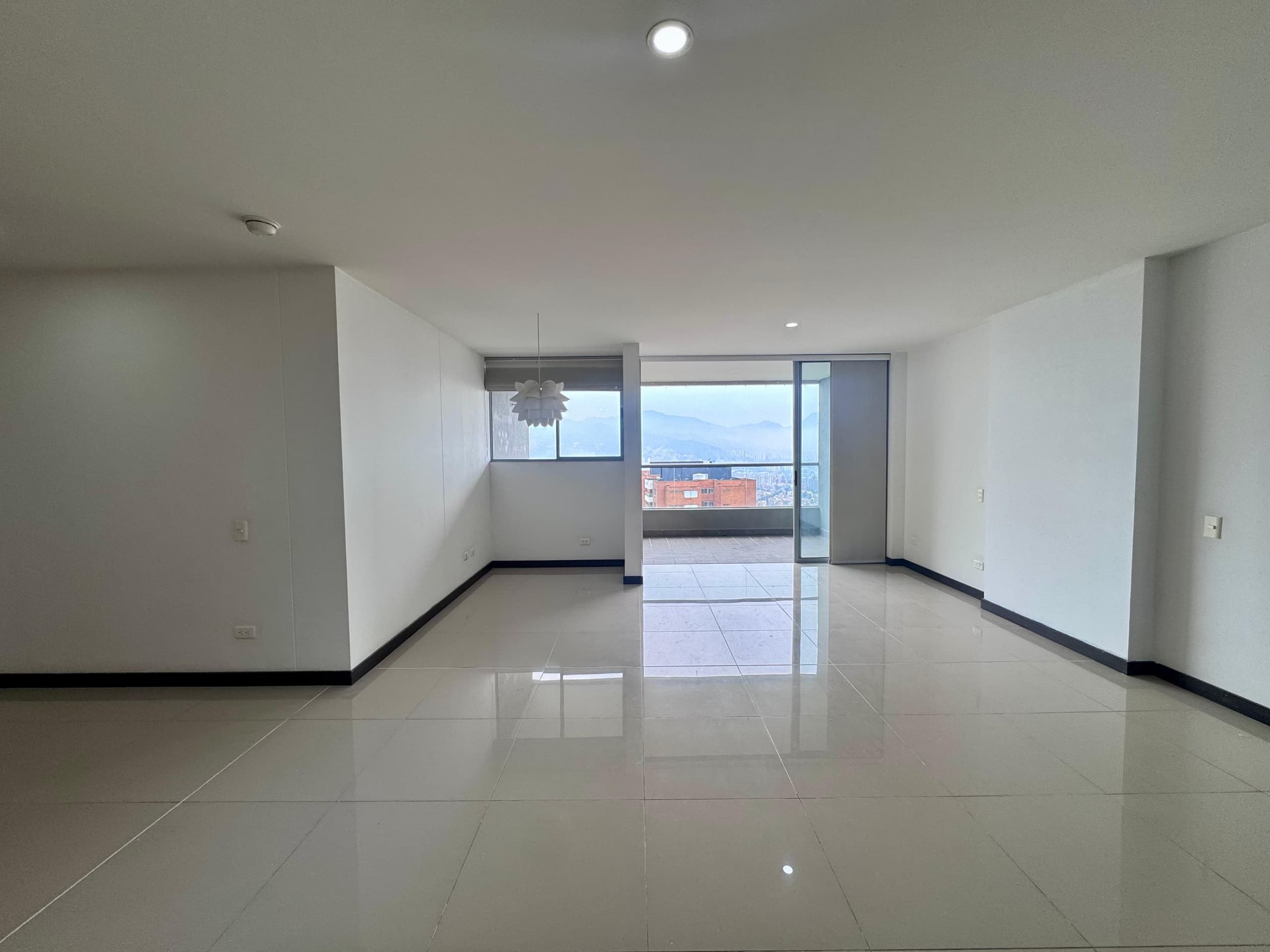 Apartamento en arriendo en Loma De Las Brujas, Envigado — foto 3 de 18