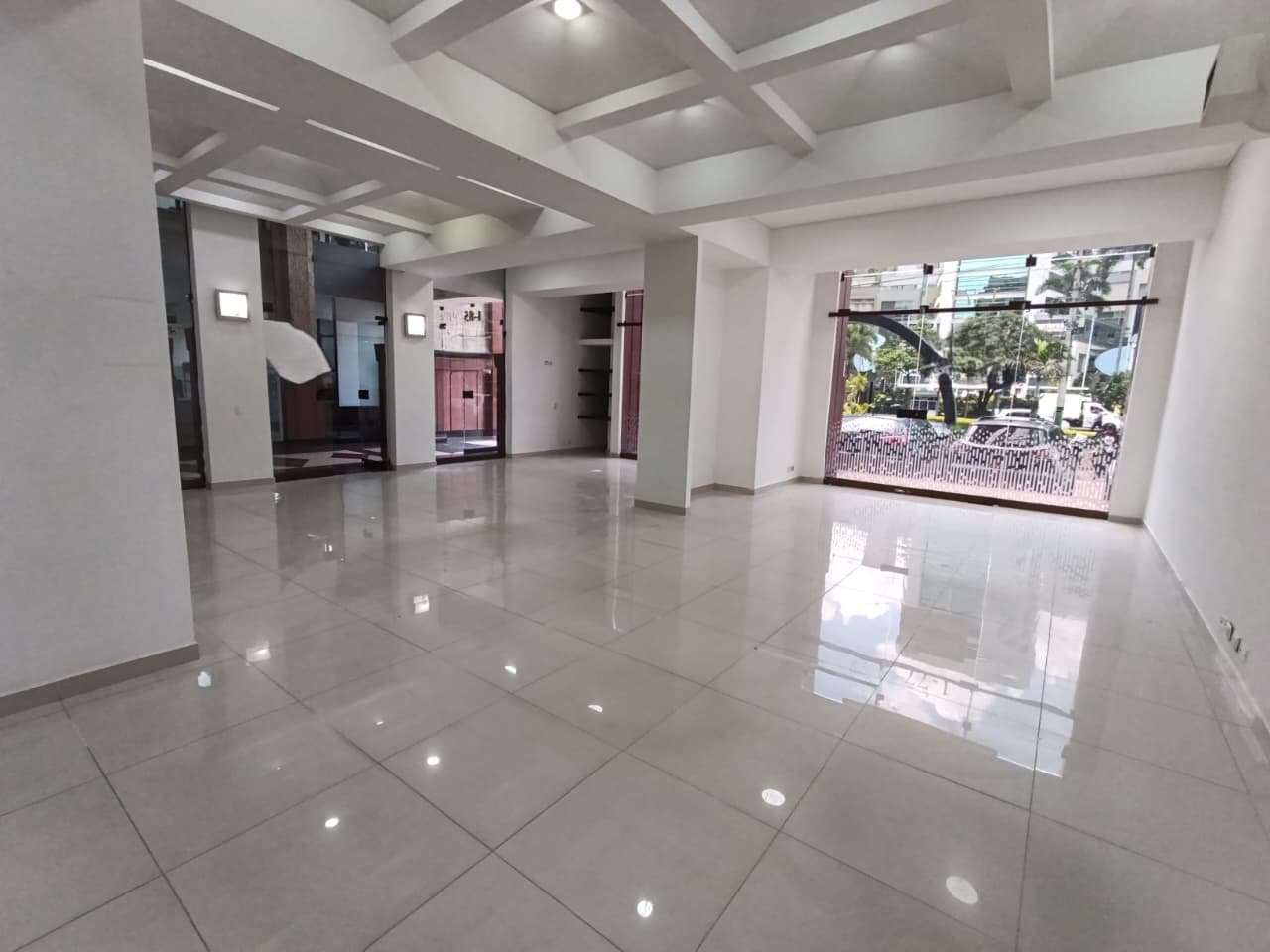 Local en arriendo en Milla De Oro, El Poblado, Medellín — foto 1 de 20