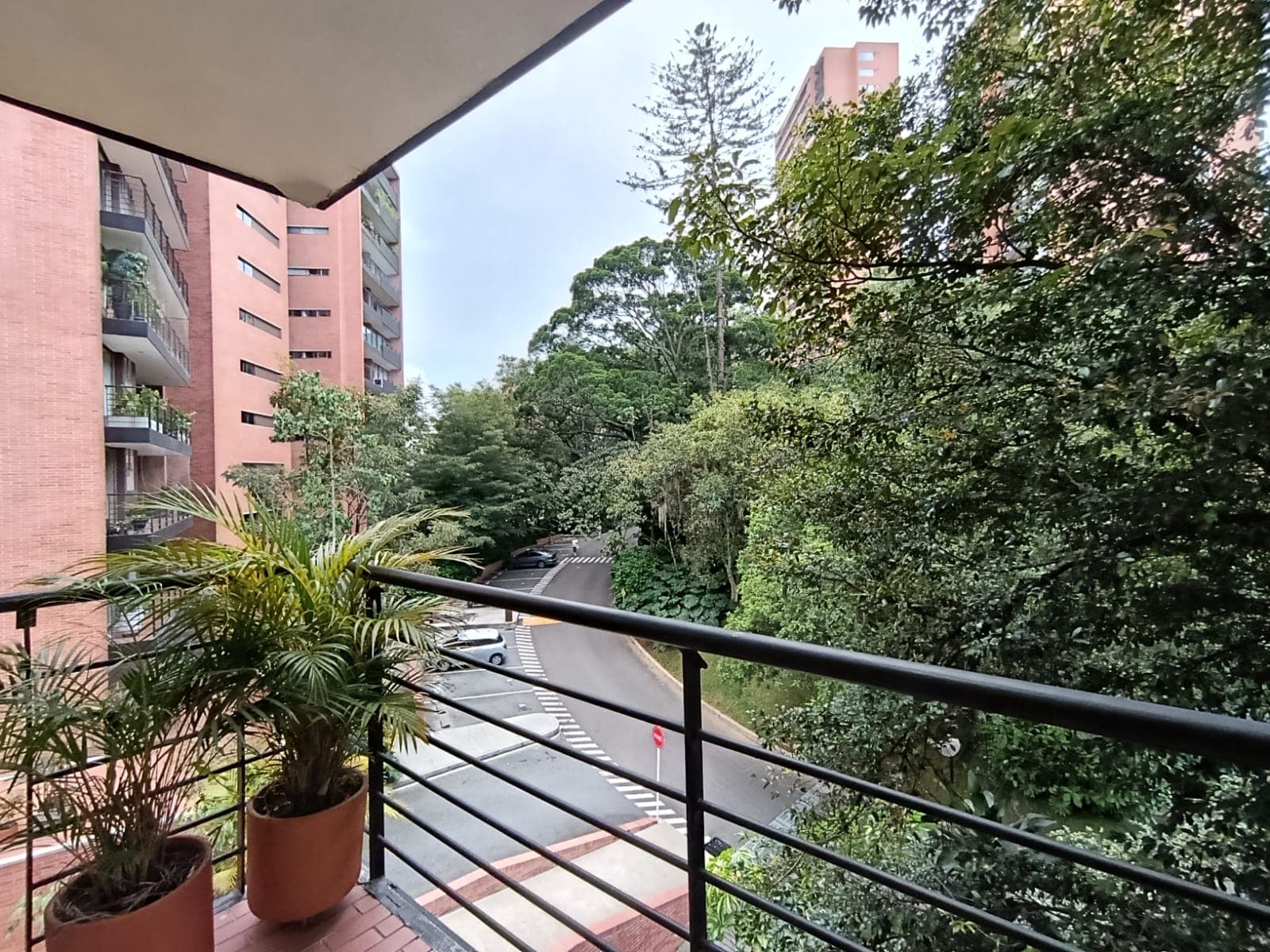 Apartamento en arriendo en La Visitacion Los Gonzalez, El Poblado, Medellín — foto 1 de 18