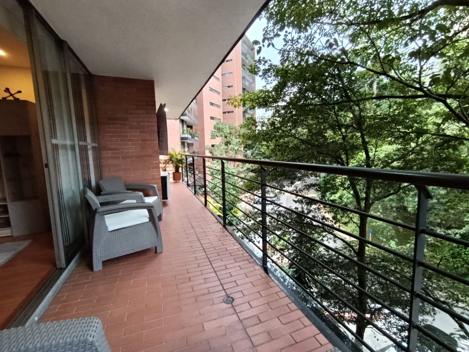 Apartamento en arriendo en La Visitacion Los Gonzalez, El Poblado, Medellín — foto 2 de 18
