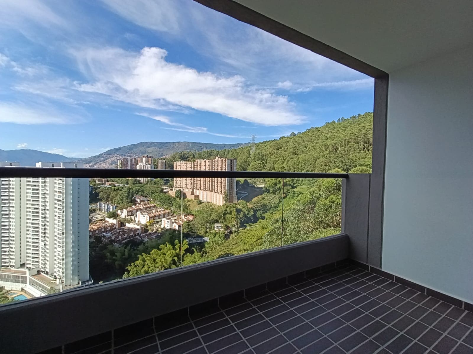 Apartamento en arriendo en Las Palmas, Centro, Medellín — foto 1 de 13
