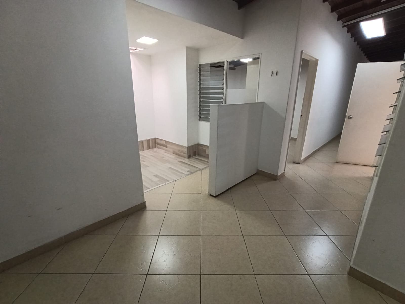 Casa Comercial en arriendo en Suramericana, Laureles, Medellín — foto 2 de 19