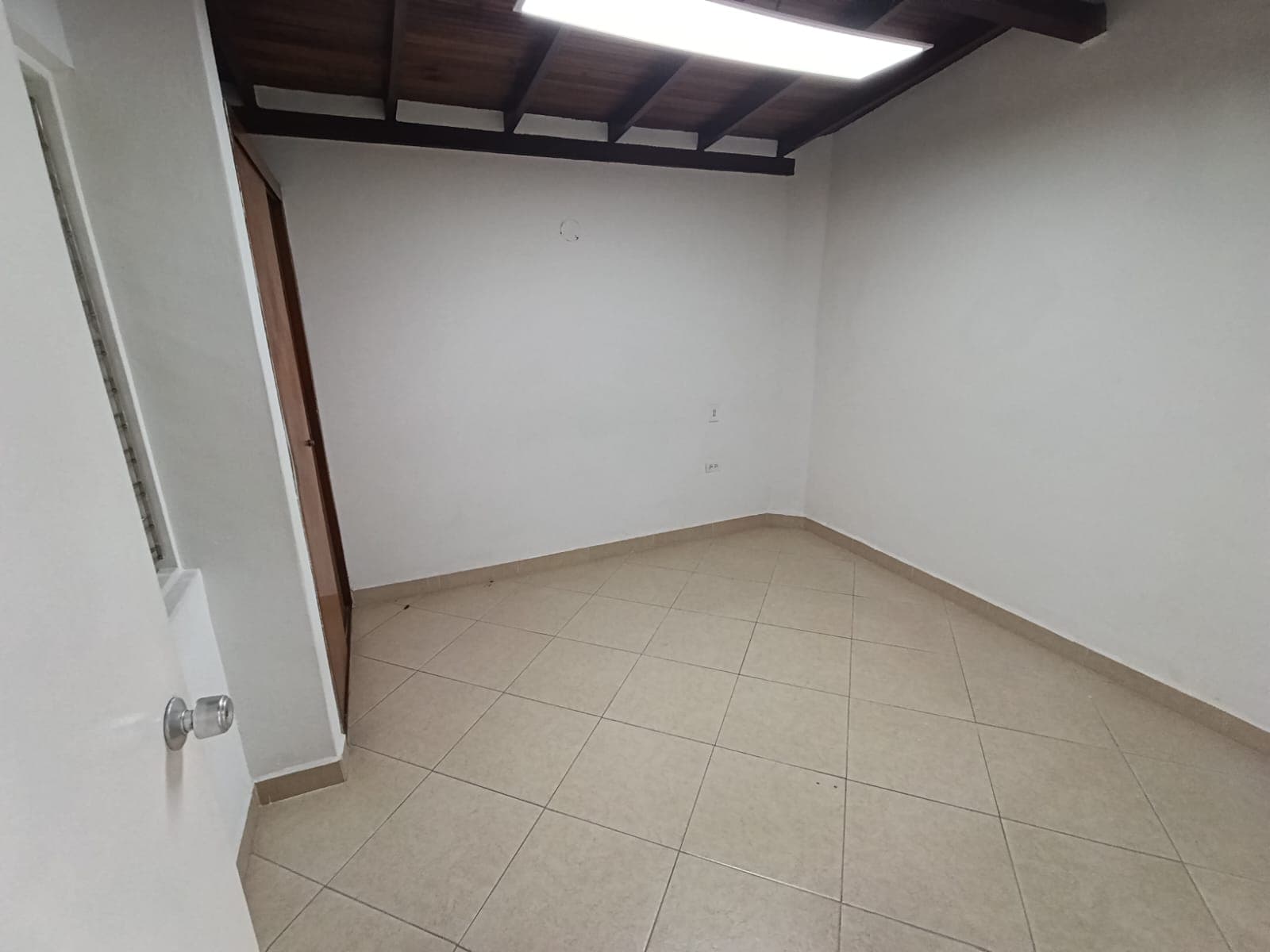 Casa Comercial en arriendo en Suramericana, Laureles, Medellín — foto 3 de 19