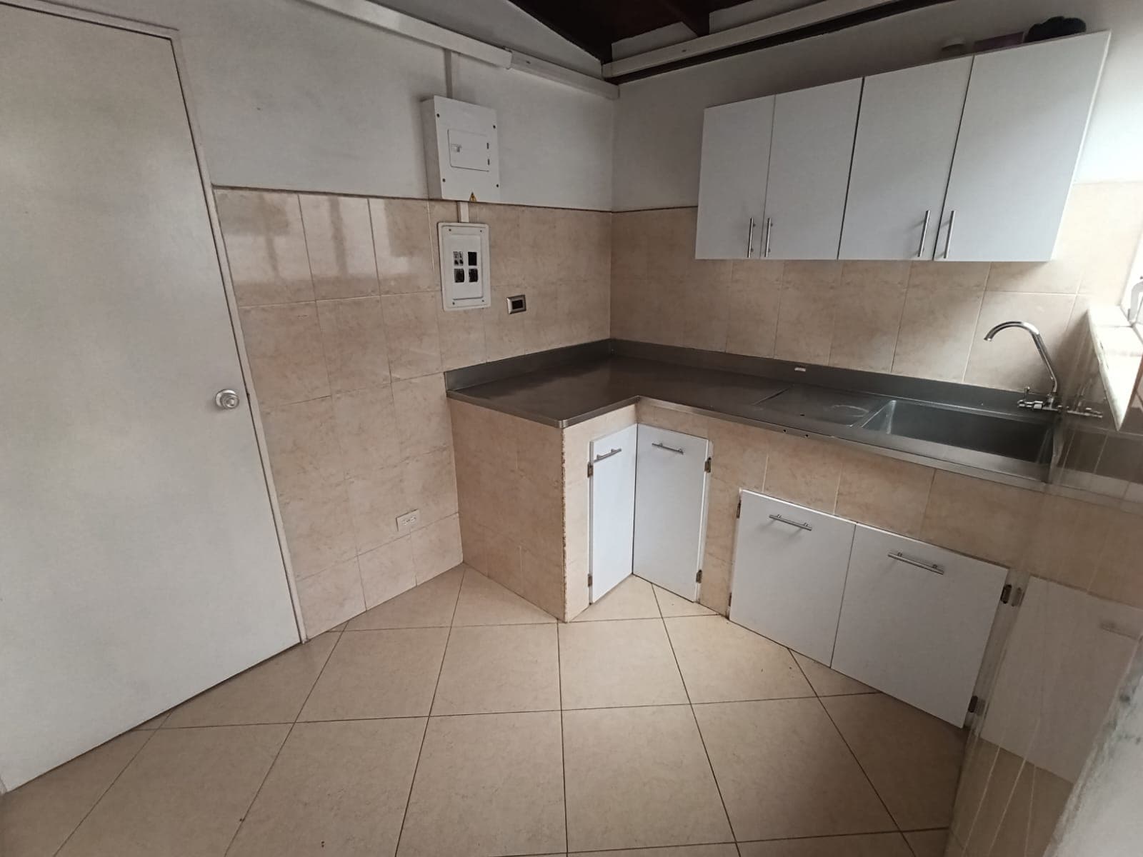 Casa Comercial en arriendo en Suramericana, Laureles, Medellín — foto 5 de 19