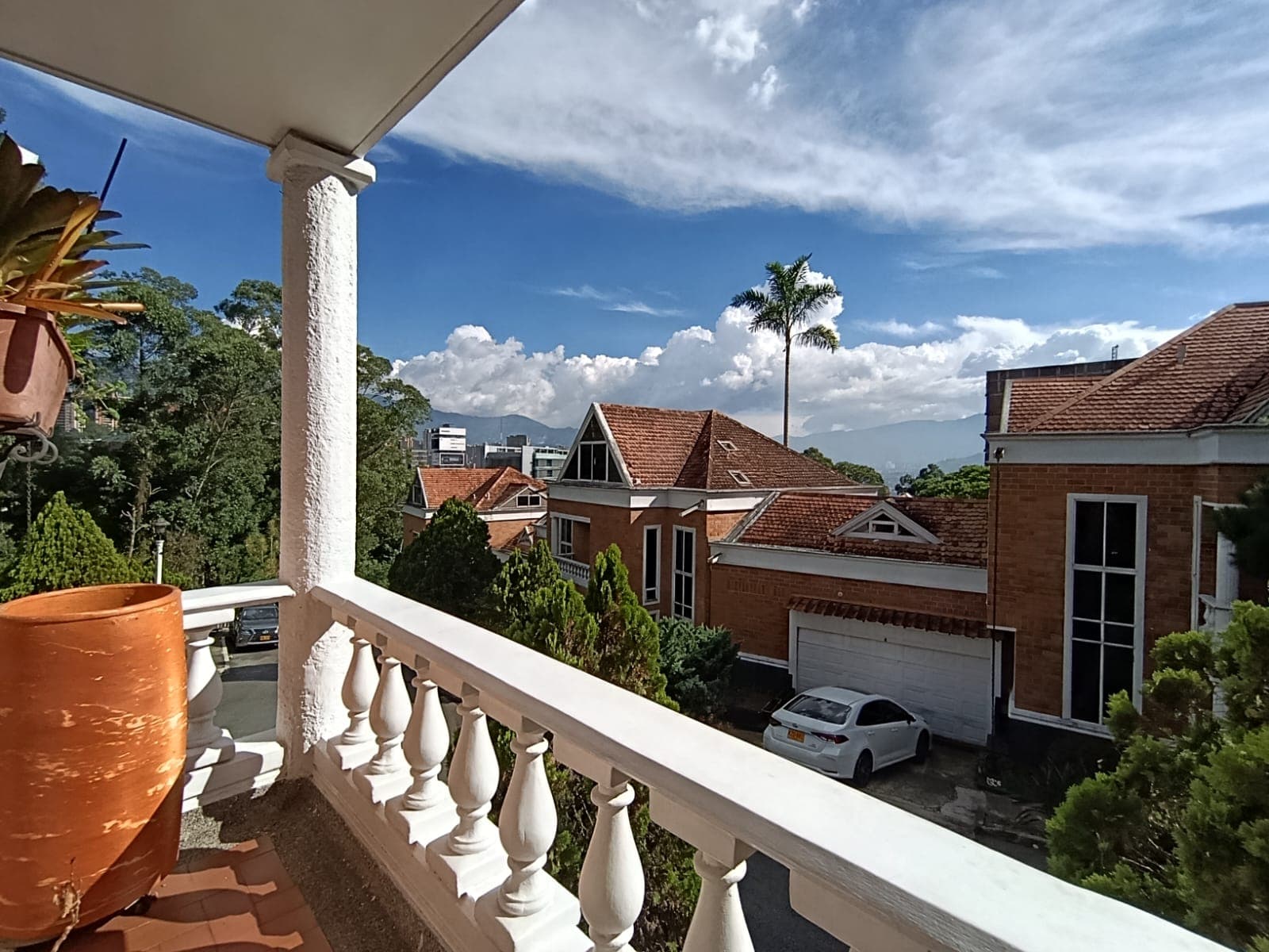 Casa Vivienda en arriendo en La Asomadera, El Poblado, Medellín — foto 1 de 17