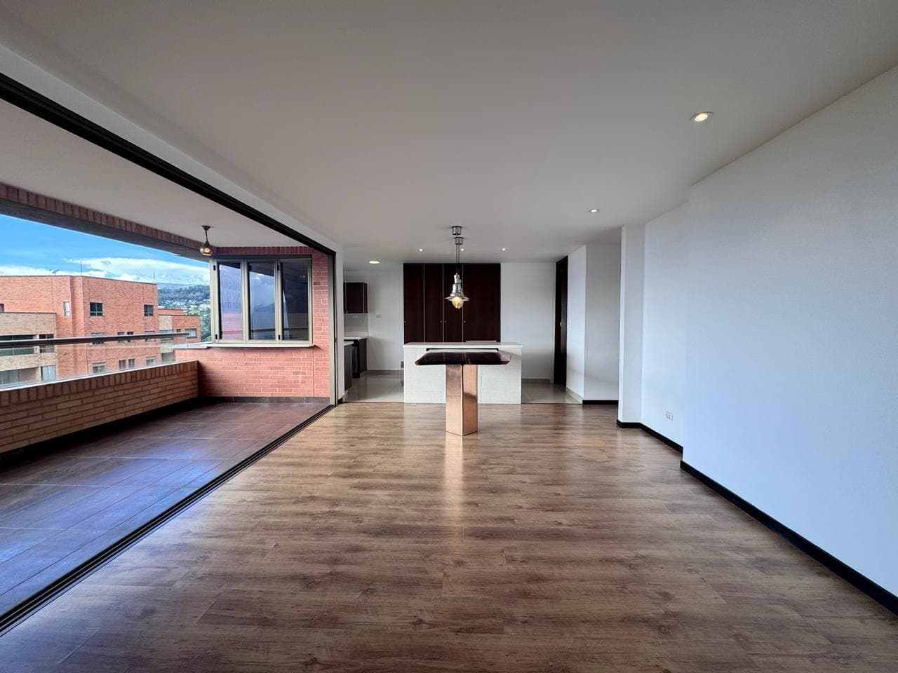 Apartamento en arriendo en La Calera, El Poblado, Medellín — foto 1 de 20
