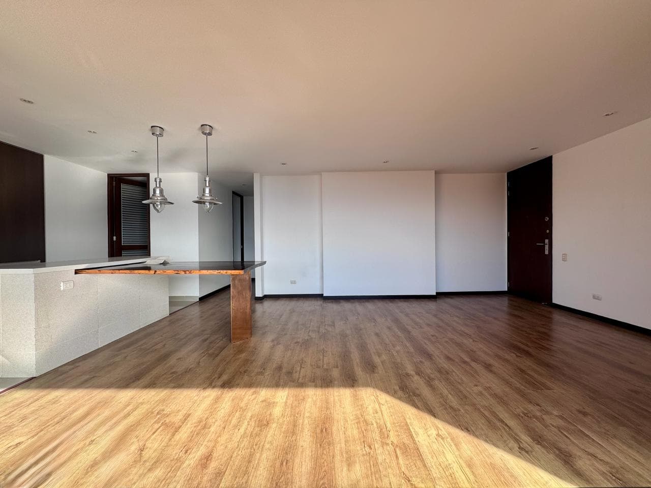 Apartamento en arriendo en La Calera, El Poblado, Medellín — foto 2 de 20