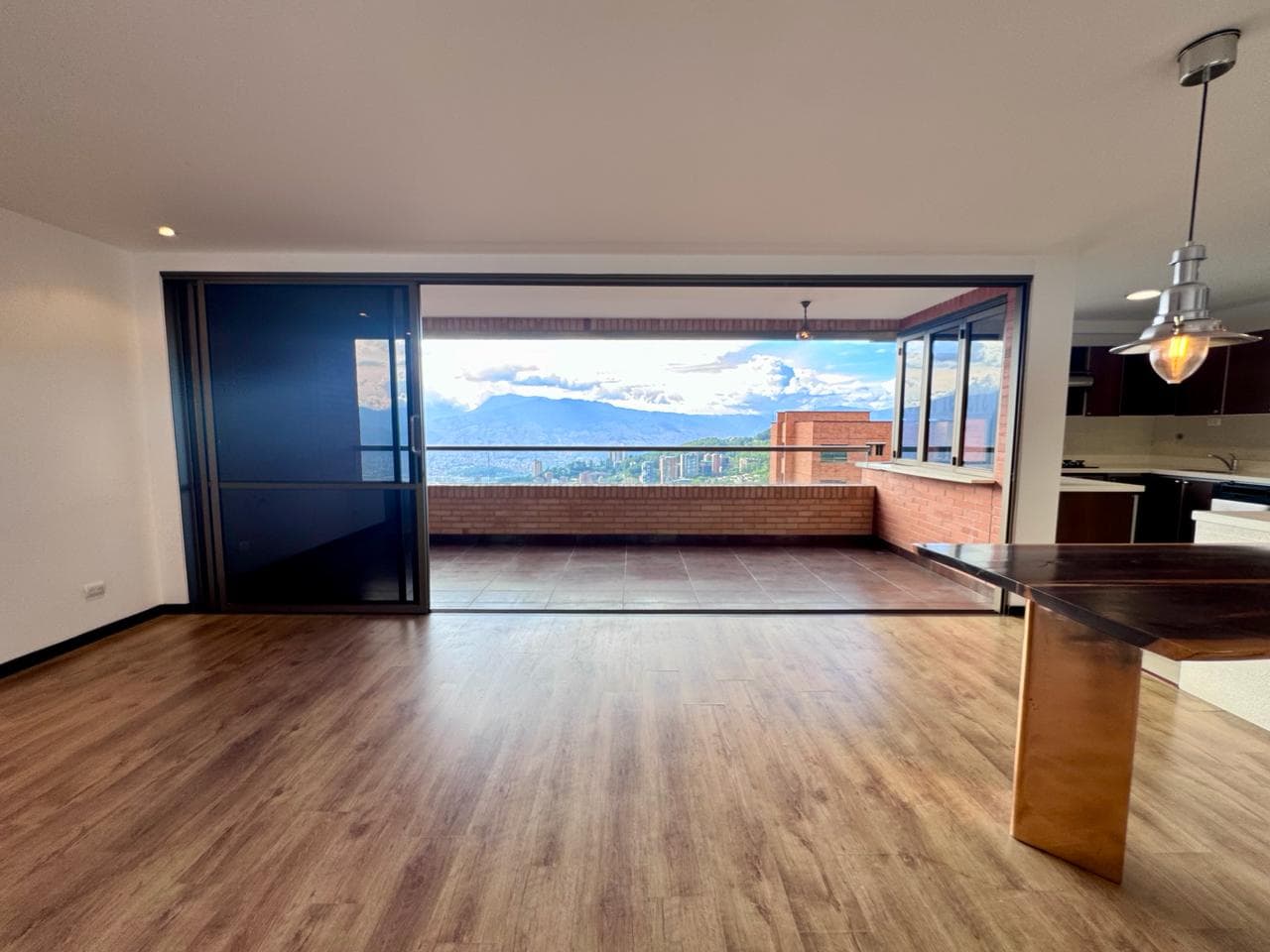 Apartamento en arriendo en La Calera, El Poblado, Medellín — foto 3 de 20