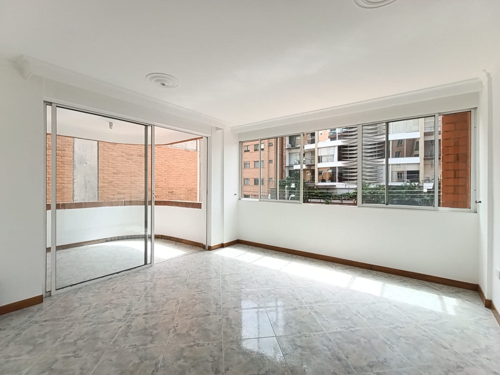 Apartamento en arriendo en Conquistadores, Laureles, Medellín — foto 1 de 15