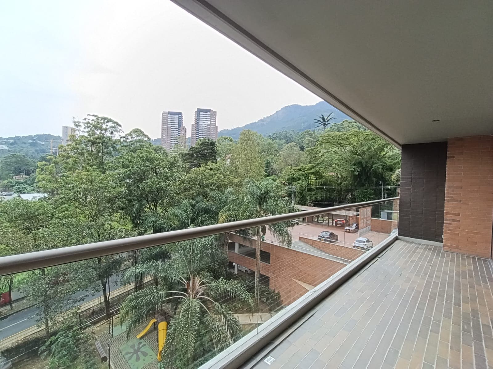 Apartamento en arriendo en Altos Del Cola Del Zorro, El Poblado, Medellín — foto 1 de 15