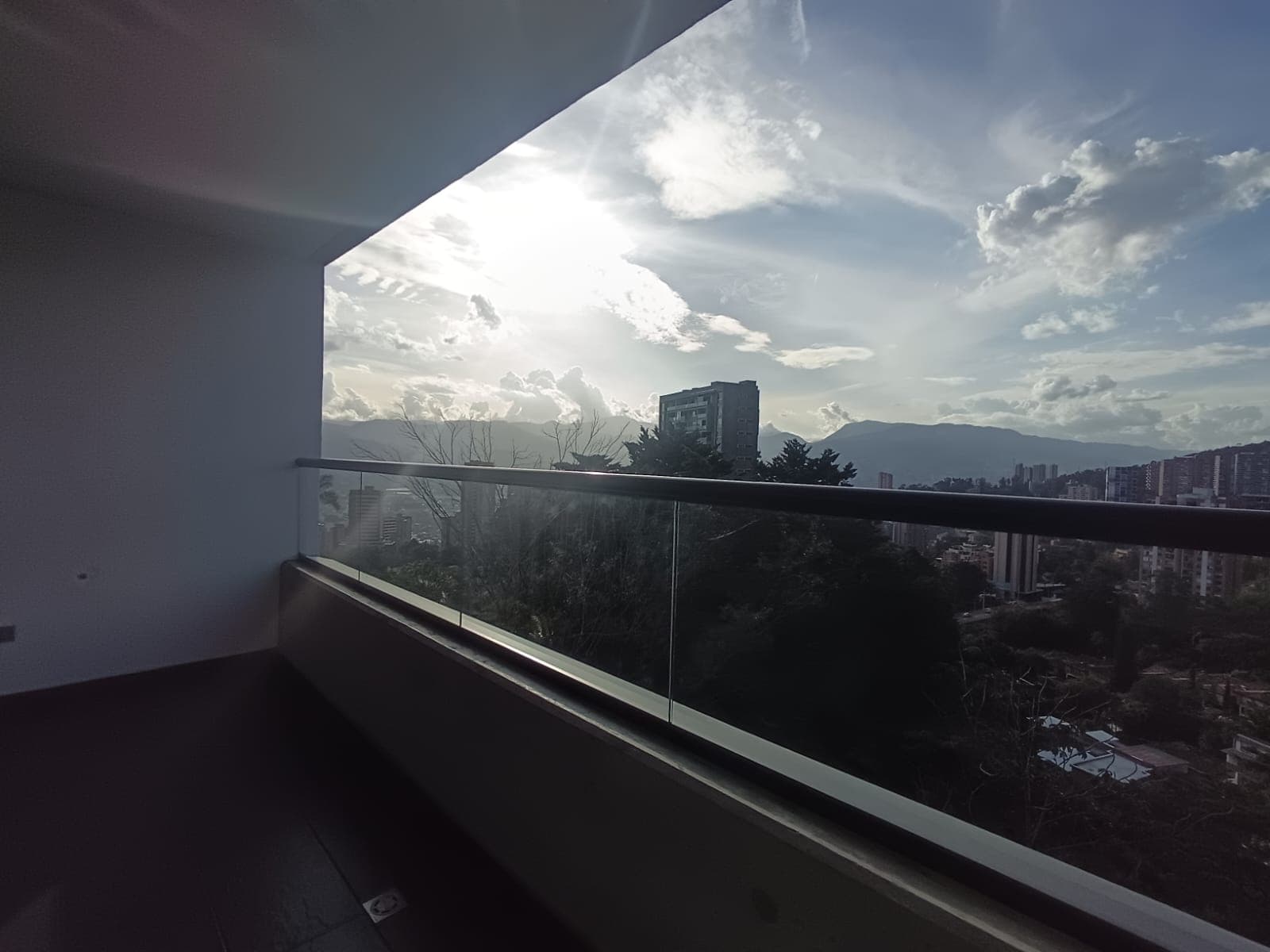 Apartamento en arriendo en El Tesoro, El Poblado, Medellín — foto 1 de 16