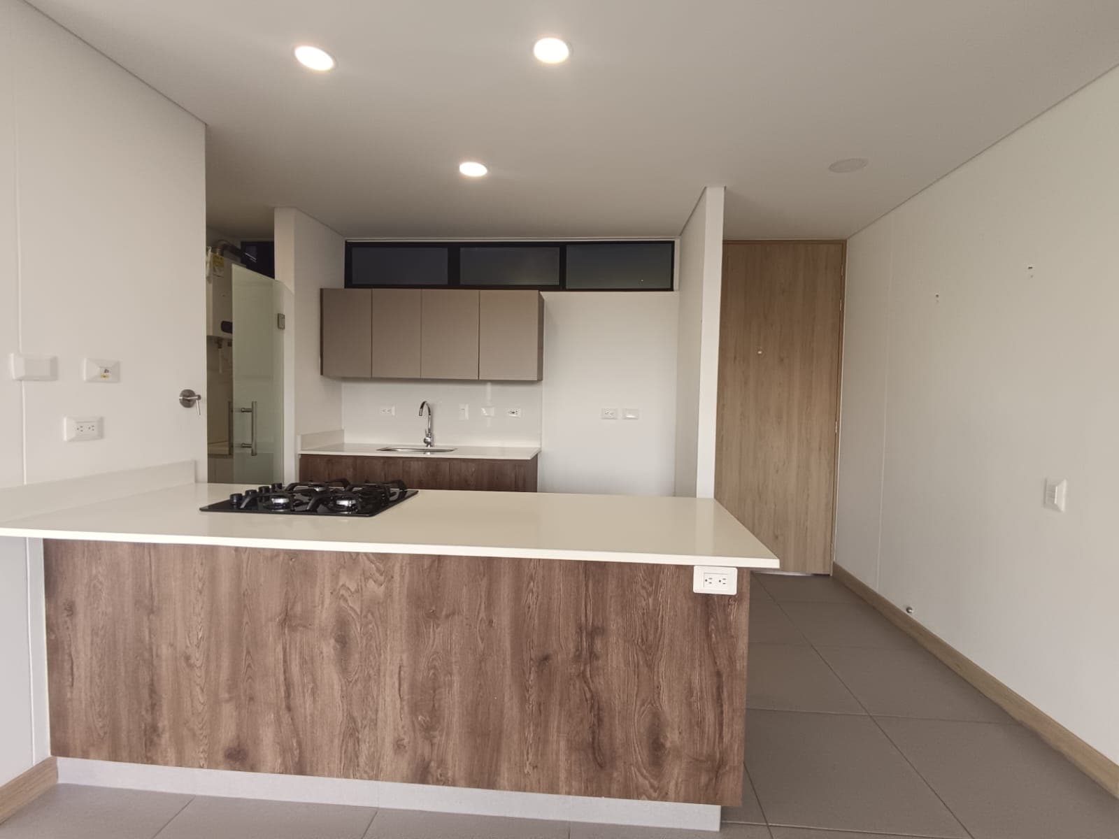 Apartamento en arriendo en El Tesoro, El Poblado, Medellín — foto 2 de 16