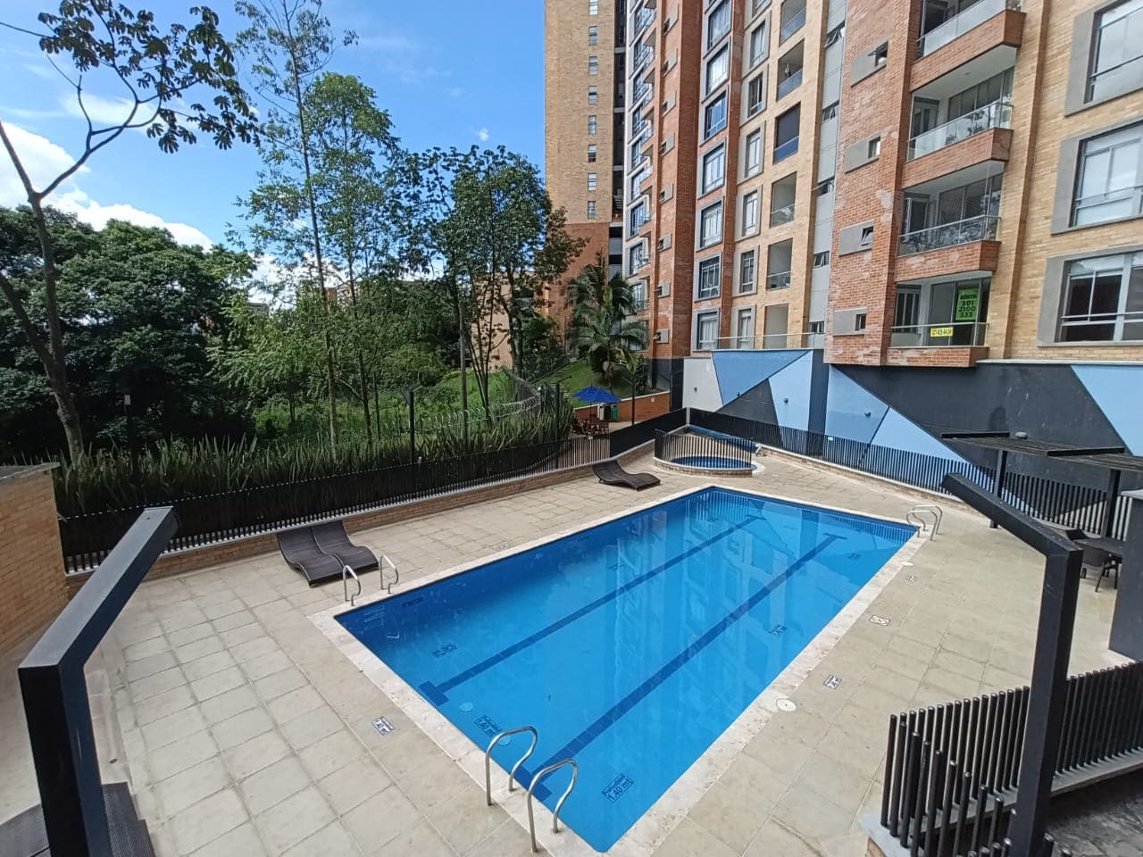 Apartamento en arriendo en Loma De Las Brujas, Envigado — foto 1 de 16