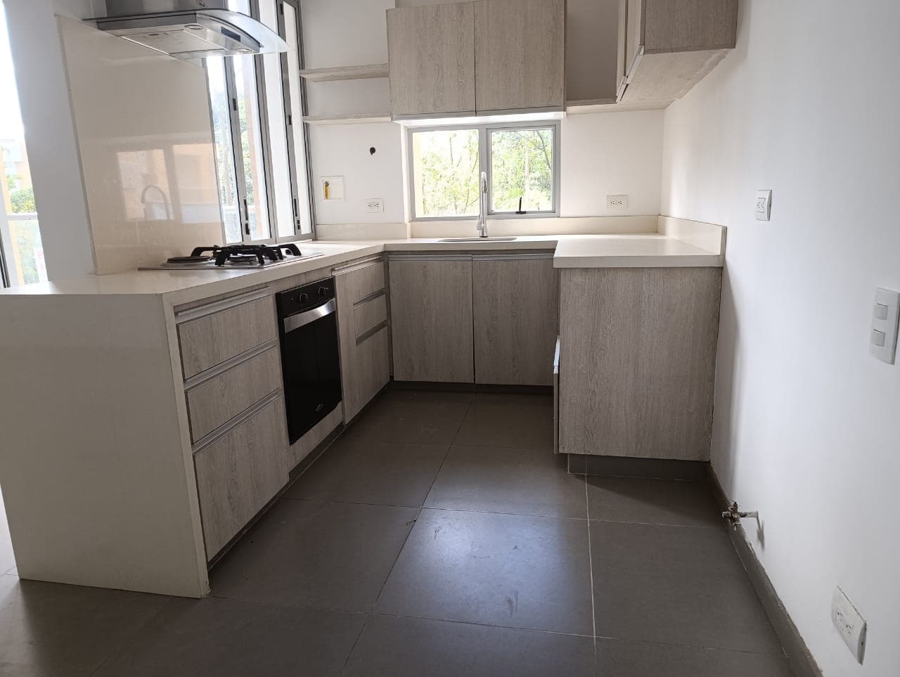 Apartamento en arriendo en Loma De Las Brujas, Envigado — foto 2 de 16